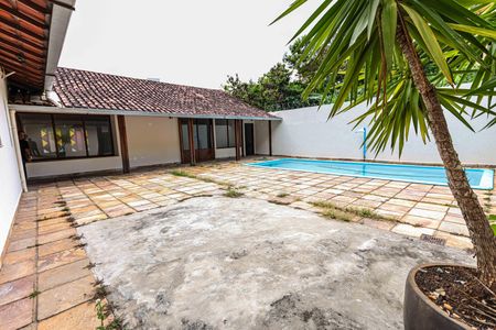 Casa à venda com 720m², 5 quartos e 10 vagasPiscina