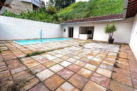 Casa à venda com 720m², 5 quartos e 10 vagasÁrea externa