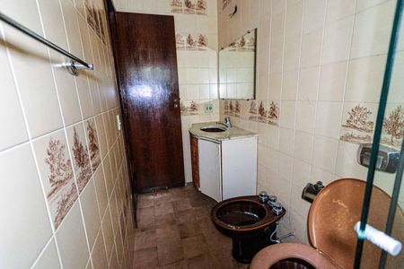 Casa à venda com 720m², 5 quartos e 10 vagasBanheiro da Suíte 2