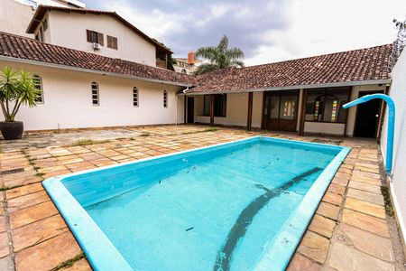 Casa à venda com 720m², 5 quartos e 10 vagasPiscina
