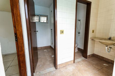 Casa à venda com 720m², 5 quartos e 10 vagasBanheiros da Área de Churrasco