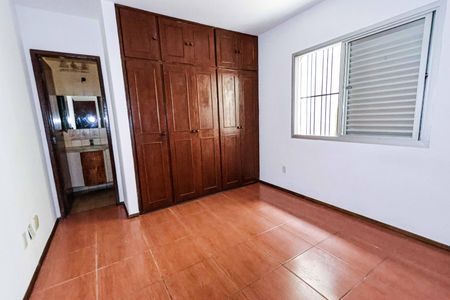 Casa à venda com 720m², 5 quartos e 10 vagasSuíte 2