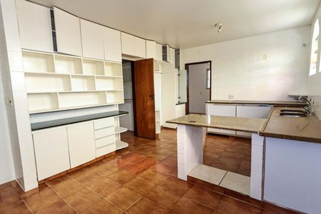 Casa à venda com 720m², 5 quartos e 10 vagasCozinha