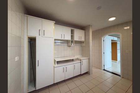 Casa à venda com 341m², 5 quartos e sem vagaÁrea de Serviço