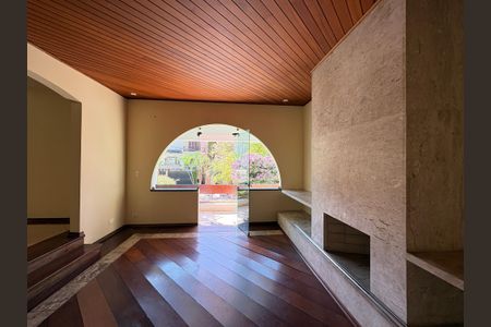 Casa à venda com 341m², 5 quartos e sem vagaSala de Lareira