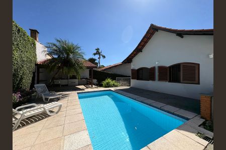 Casa à venda com 341m², 5 quartos e sem vagaPiscina