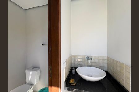 Casa à venda com 341m², 5 quartos e sem vagaLavabo da Piscina 