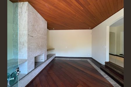 Casa à venda com 341m², 5 quartos e sem vagaSala de Lareira 