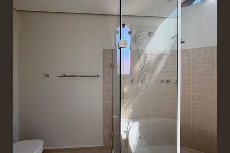 Casa à venda com 341m², 5 quartos e sem vagaBanheiro da Suíte Principal 