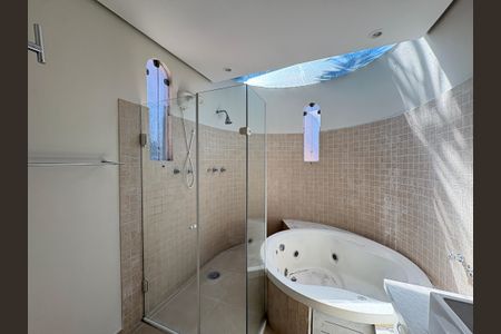 Casa à venda com 341m², 5 quartos e sem vagaBanheiro da Suíte Principal 