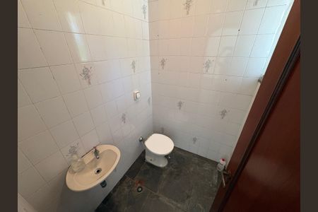 Casa à venda com 341m², 5 quartos e sem vagaLavabo da garagem 