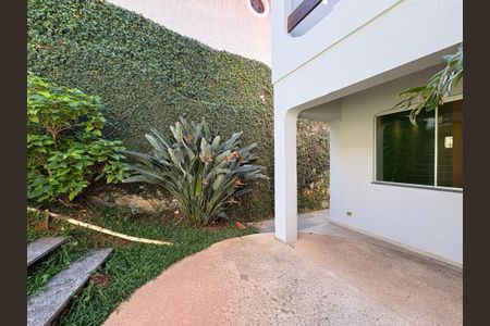 Casa à venda com 341m², 5 quartos e sem vagaÁrea comum/ Jardim 