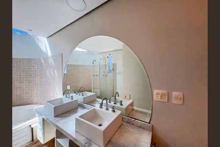 Casa à venda com 341m², 5 quartos e sem vagaBanheiro da Suíte Principal 