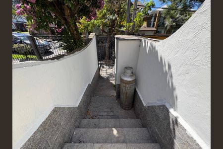 Casa à venda com 341m², 5 quartos e sem vagaEntrada Lateral Externa