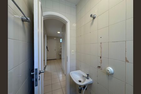 Casa à venda com 341m², 5 quartos e sem vagaBanheiro de serviço