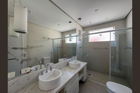 Casa à venda com 341m², 5 quartos e sem vagaBanheiro 2