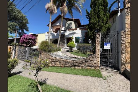 Casa à venda com 341m², 5 quartos e sem vagaFachada