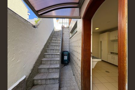 Casa à venda com 341m², 5 quartos e sem vagaEscada Lateral Externa