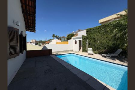 Casa à venda com 341m², 5 quartos e sem vagaPiscina