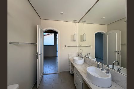 Casa à venda com 341m², 5 quartos e sem vagaBanheiro 2