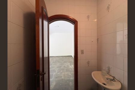 Casa à venda com 341m², 5 quartos e sem vagaLavabo da garagem 