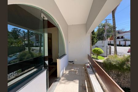 Casa à venda com 341m², 5 quartos e sem vagaVaranda da Sala de Lareira