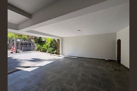 Casa à venda com 341m², 5 quartos e sem vagaGaragem