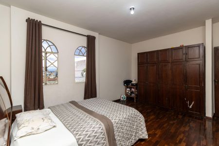 Casa à venda com 420m², 5 quartos e 8 vagasQuarto 4