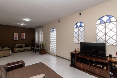 Casa à venda com 420m², 5 quartos e 8 vagasSala 
