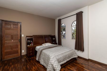 Casa à venda com 420m², 5 quartos e 8 vagasQuarto 4