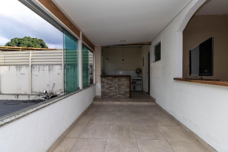 Casa à venda com 420m², 5 quartos e 8 vagasVaranda - Casa 2