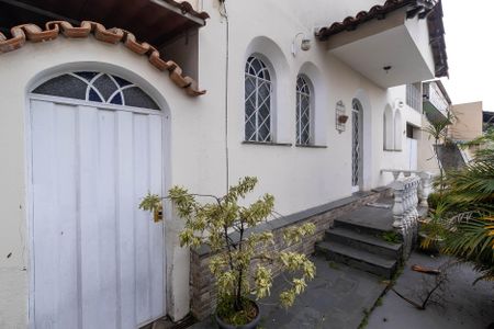 Casa à venda com 420m², 5 quartos e 8 vagasFachada