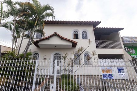 Casa à venda com 420m², 5 quartos e 8 vagasFachada