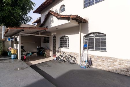 Casa à venda com 420m², 5 quartos e 8 vagasQuintal 