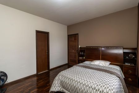 Casa à venda com 420m², 5 quartos e 8 vagasQuarto 4