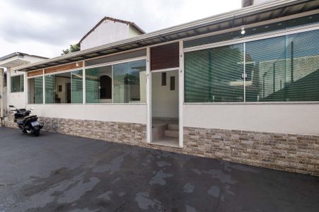 Casa à venda com 420m², 5 quartos e 8 vagasCasa 2