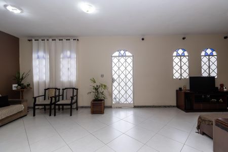 Casa à venda com 420m², 5 quartos e 8 vagasSala 