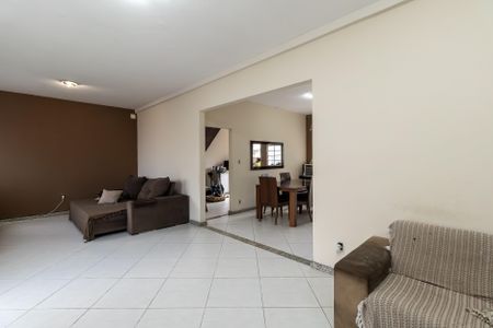 Casa à venda com 420m², 5 quartos e 8 vagasSala 