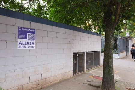 Apartamento para alugar com 48m², 2 quartos e 1 vagaPlaca instalada na Fachada do condominio - Código da placa: YIXW-1470