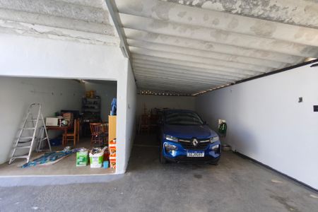 Casa à venda com 110m², 2 quartos e 6 vagasQuintal - Garagem