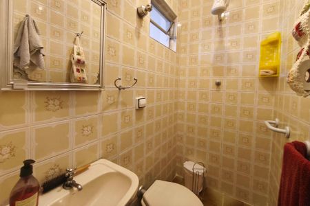 Casa à venda com 110m², 2 quartos e 6 vagasBanheiro 