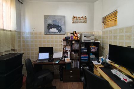 Casa à venda com 110m², 2 quartos e 6 vagasEscritório