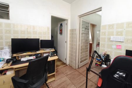 Casa à venda com 110m², 2 quartos e 6 vagasEscritório
