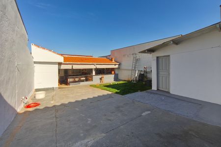 Casa à venda com 110m², 2 quartos e 6 vagasQuintal - Garagem