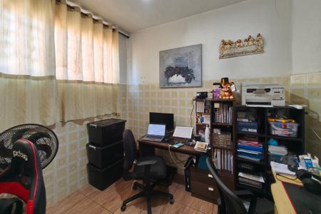 Casa à venda com 110m², 2 quartos e 6 vagasEscritório