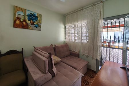 Casa à venda com 110m², 2 quartos e 6 vagasSala