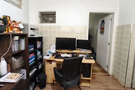 Casa à venda com 110m², 2 quartos e 6 vagasEscritório