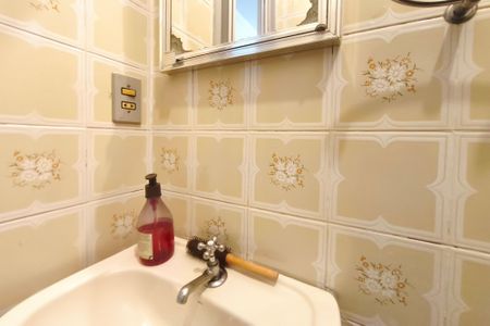 Casa à venda com 110m², 2 quartos e 6 vagasBanheiro 