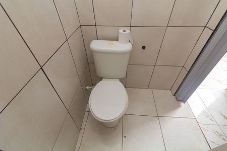 Casa para alugar com 60m², 2 quartos e 1 vaga Casa para alugar com 60m², 2 quartos e 1 vagaBanheiro