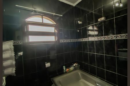 Casa à venda com 145m², 3 quartos e 2 vagasBanheiro 
